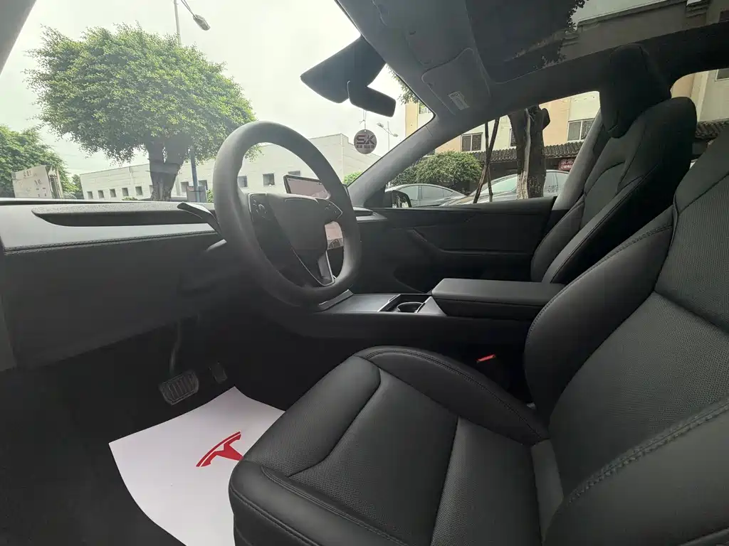 Tesla Model Y — фото 8