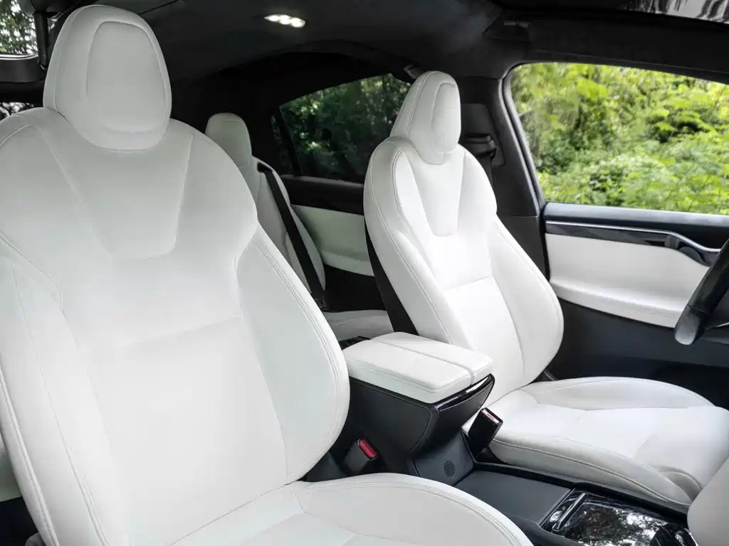 Tesla Model X — фото 13