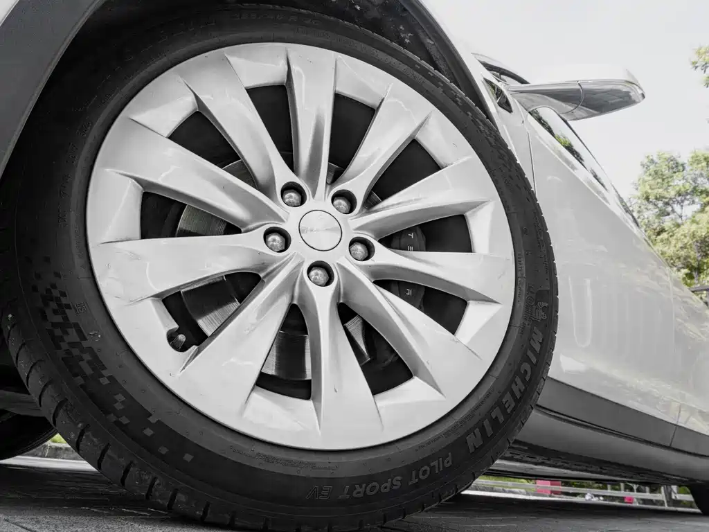 Tesla Model X — фото 16
