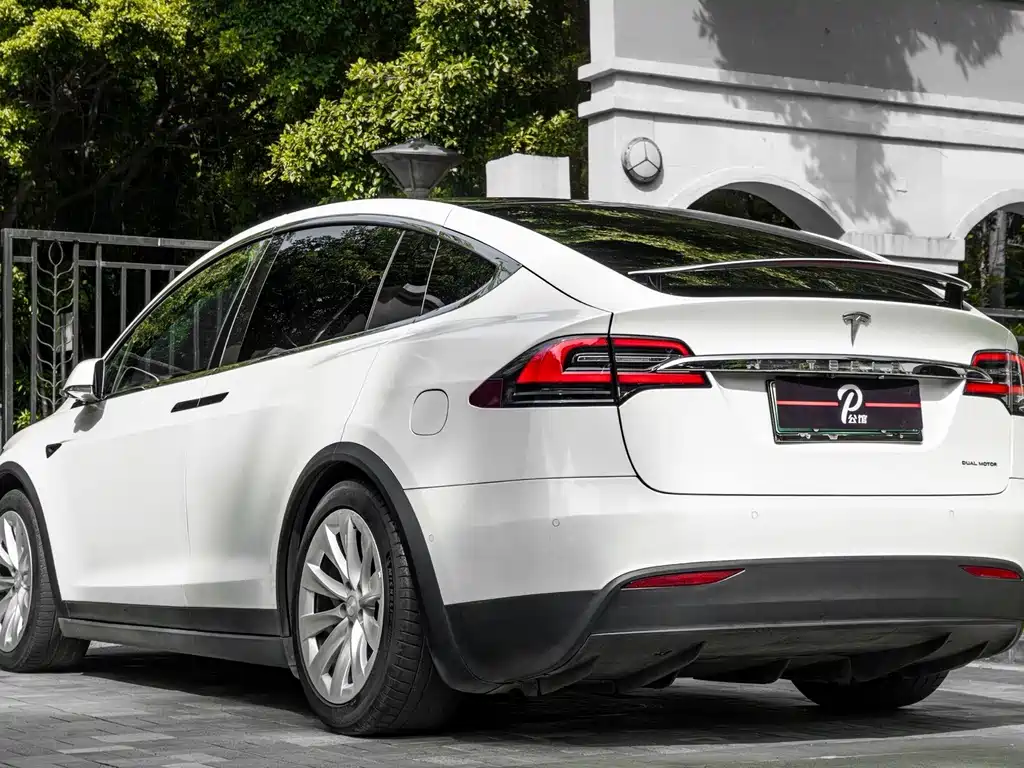 Tesla Model X — фото 4
