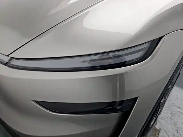 Tesla Model Y L — фото 14
