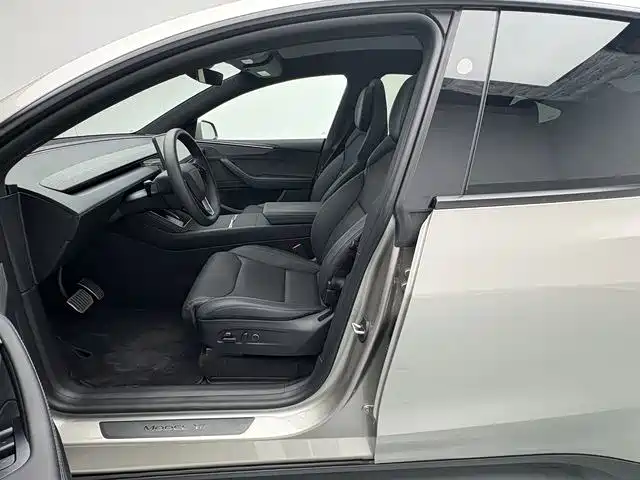 Tesla Model Y L — фото 8