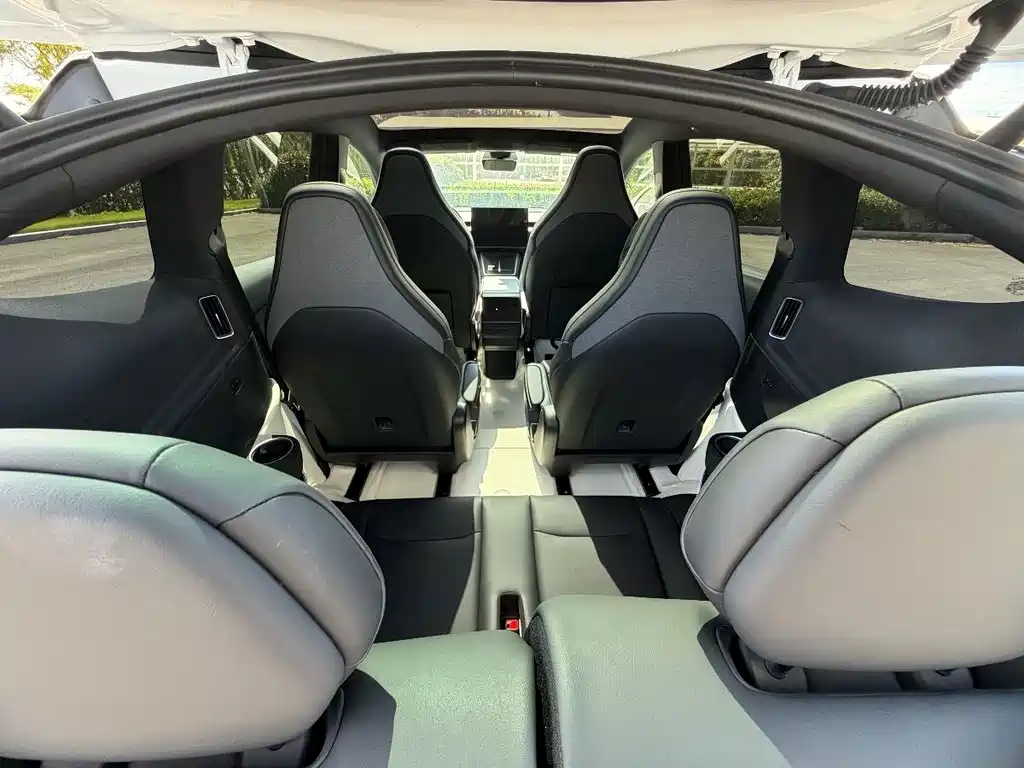 Tesla Model Y L — фото 14