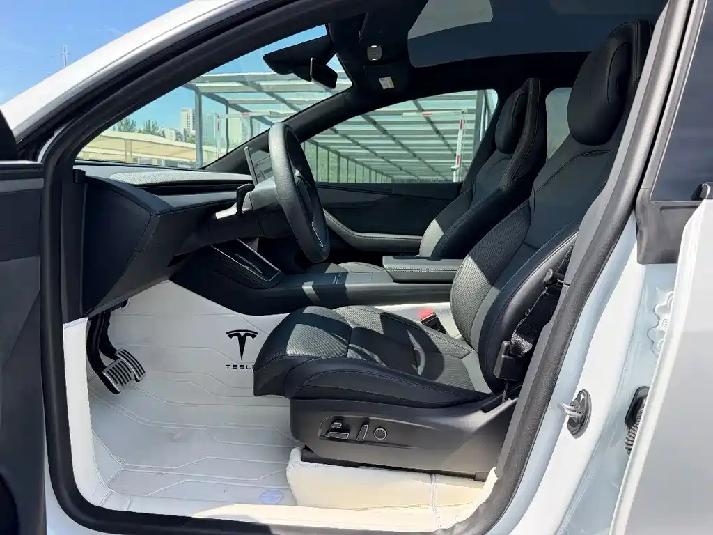 Tesla Model Y L — фото 8