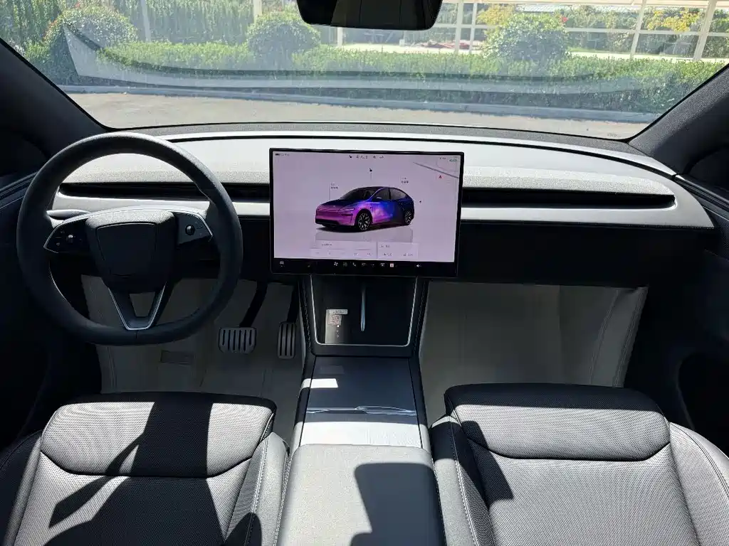 Tesla Model Y L — фото 9