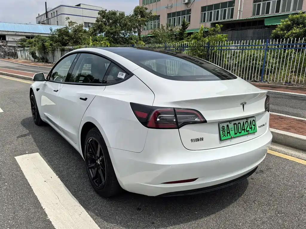 Tesla Model 3 — фото 4
