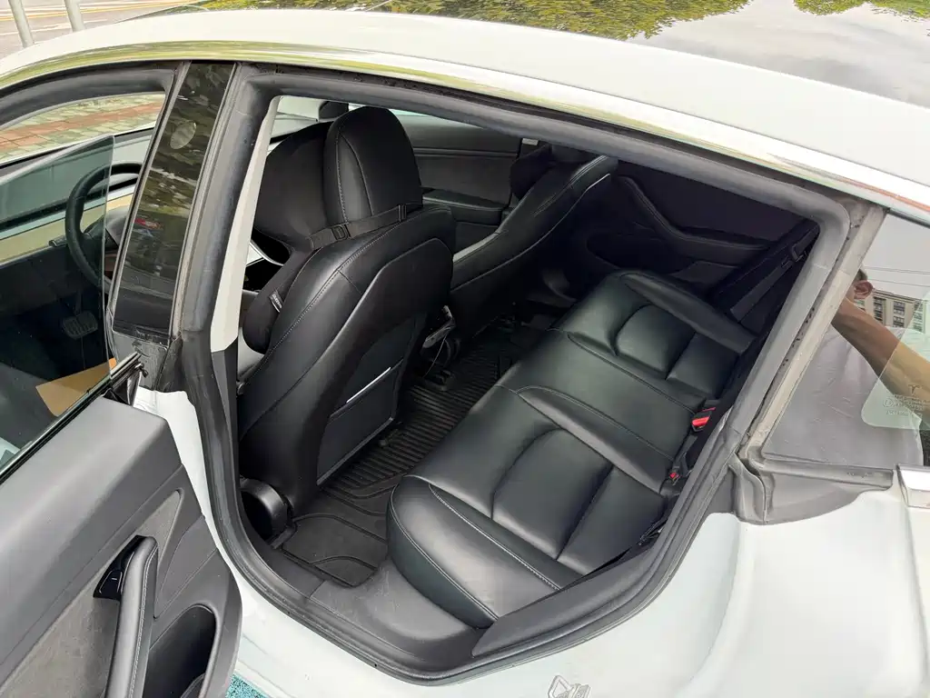 Tesla Model 3 — фото 10