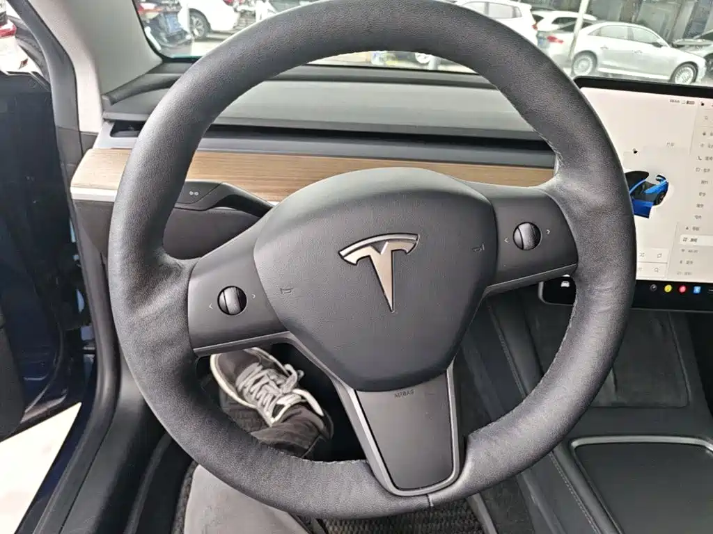 Tesla Model 3 — фото 11