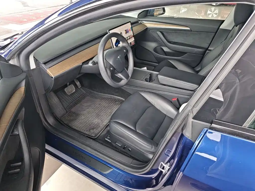 Tesla Model 3 — фото 15