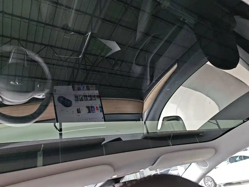 Tesla Model 3 — фото 18