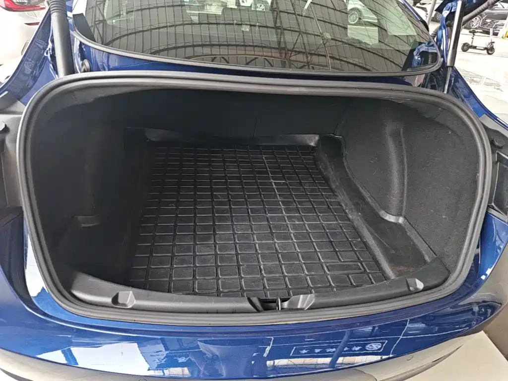 Tesla Model 3 — фото 19