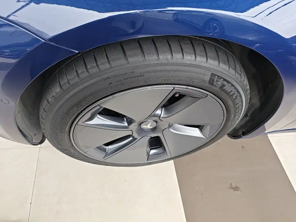 Tesla Model 3 — фото 23