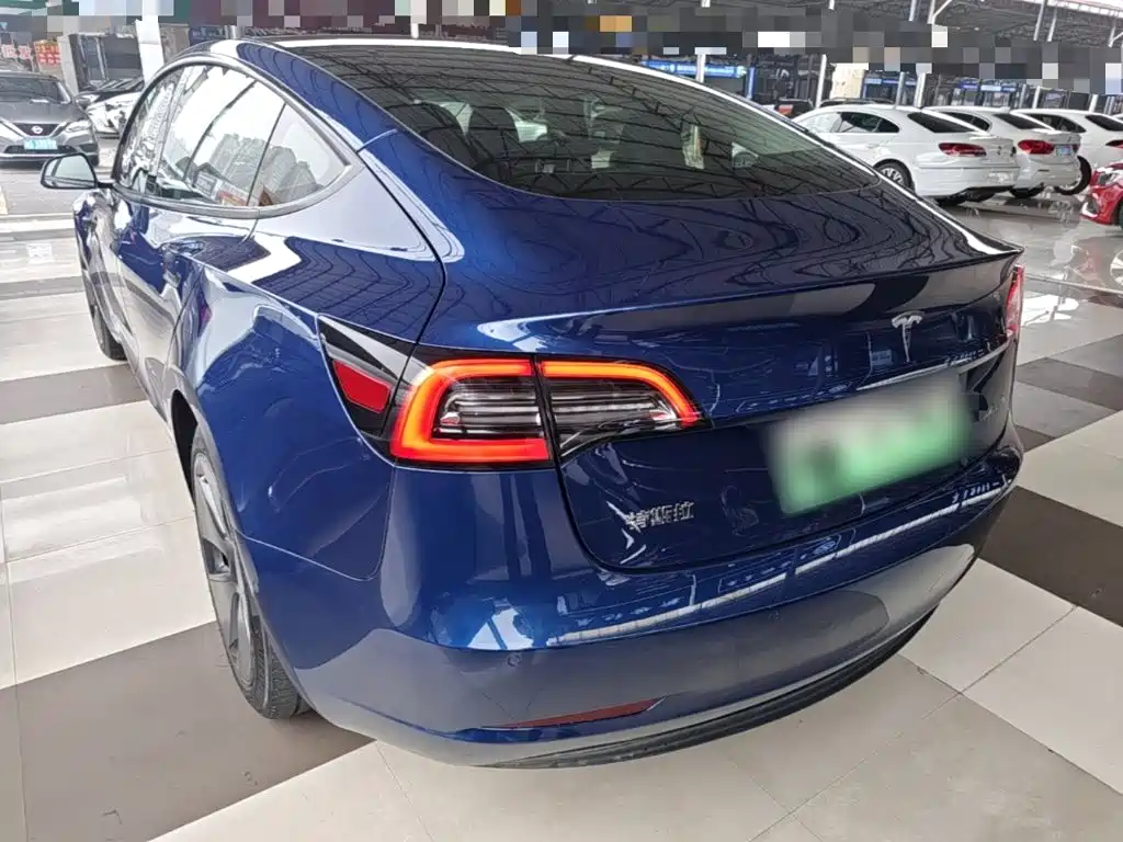 Tesla Model 3 — фото 5