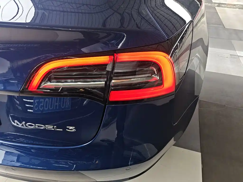 Tesla Model 3 — фото 8