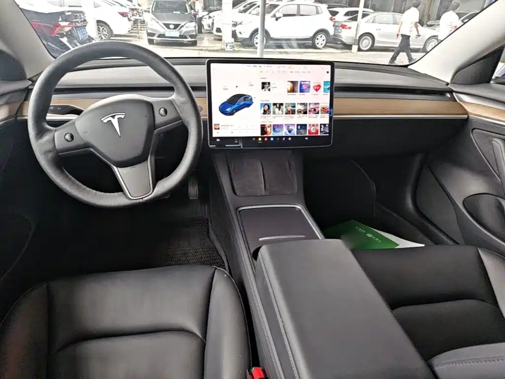Tesla Model 3 — фото 10
