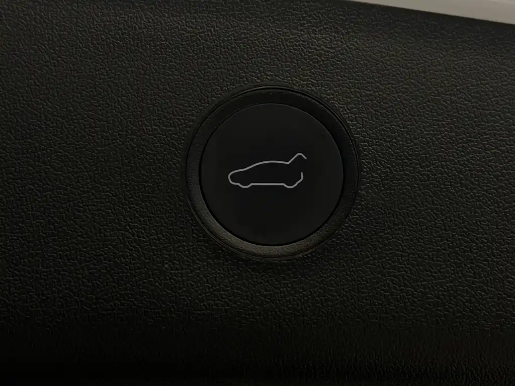 Tesla Model 3 — фото 11