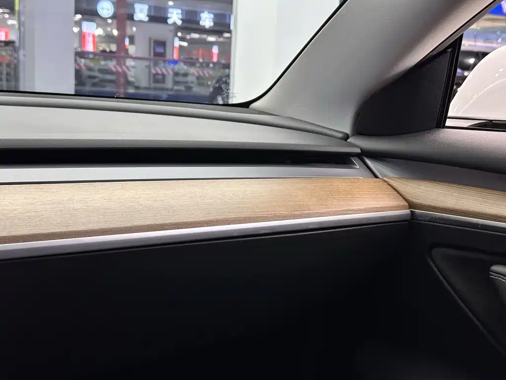 Tesla Model 3 — фото 22