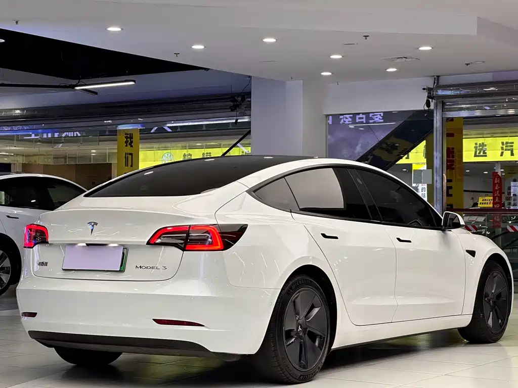 Tesla Model 3 — фото 4