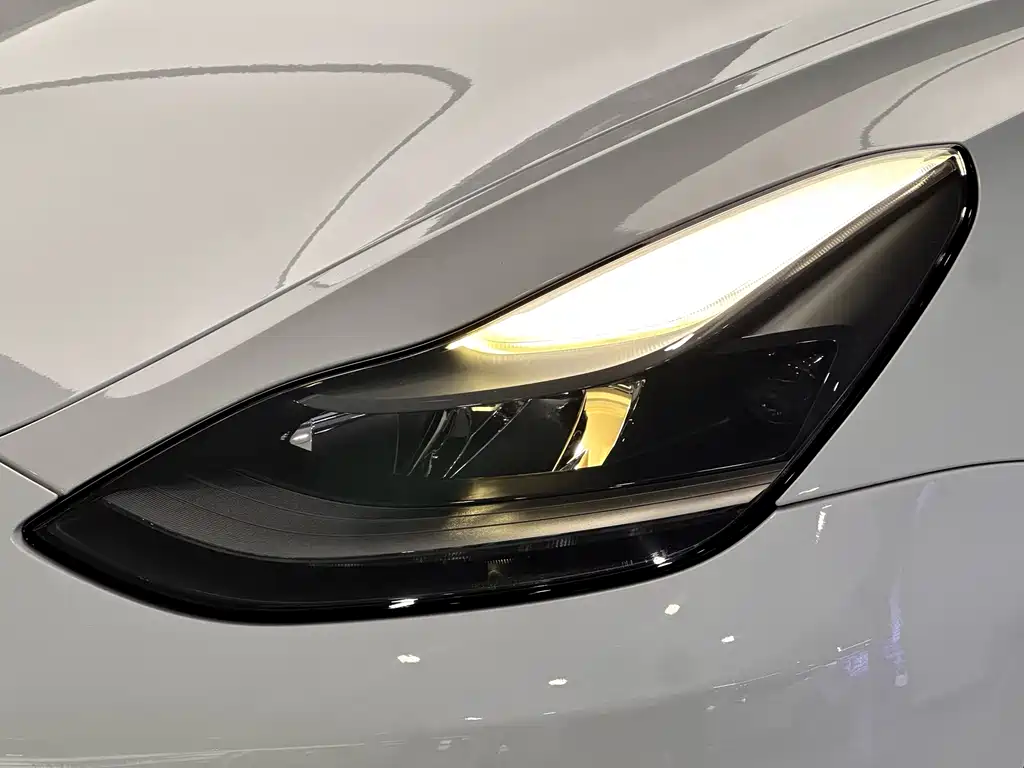 Tesla Model 3 — фото 6