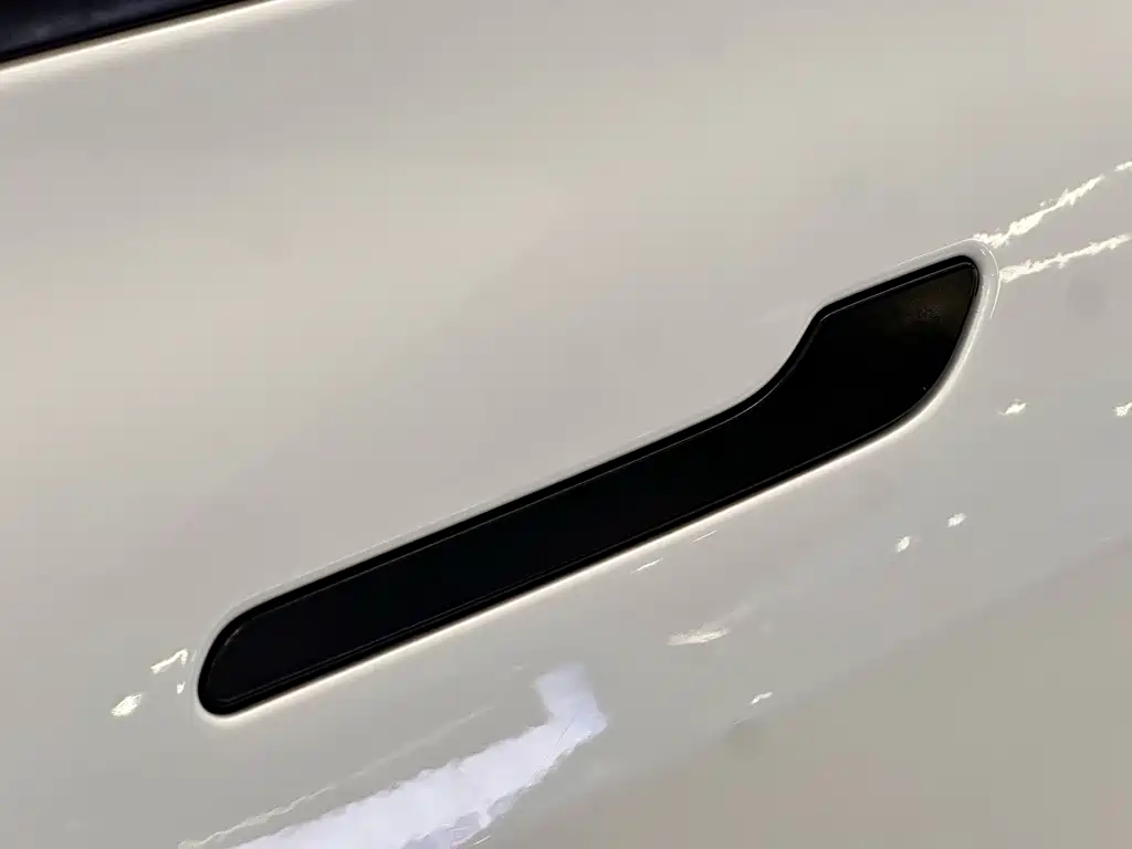 Tesla Model 3 — фото 8