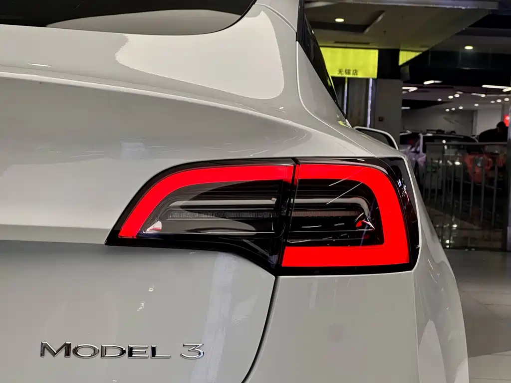 Tesla Model 3 — фото 9