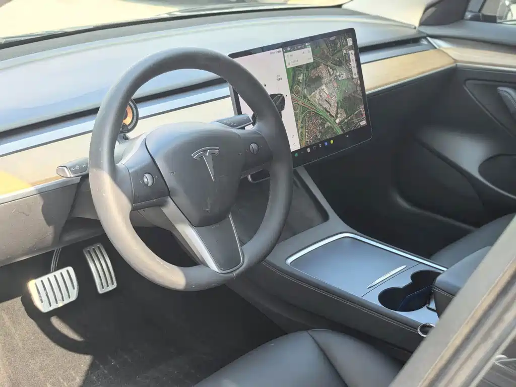 Tesla Model 3 — фото 4