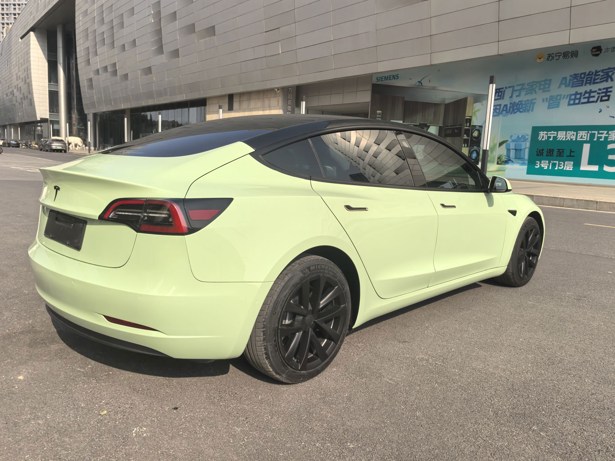 Tesla Model 3 — фото 9