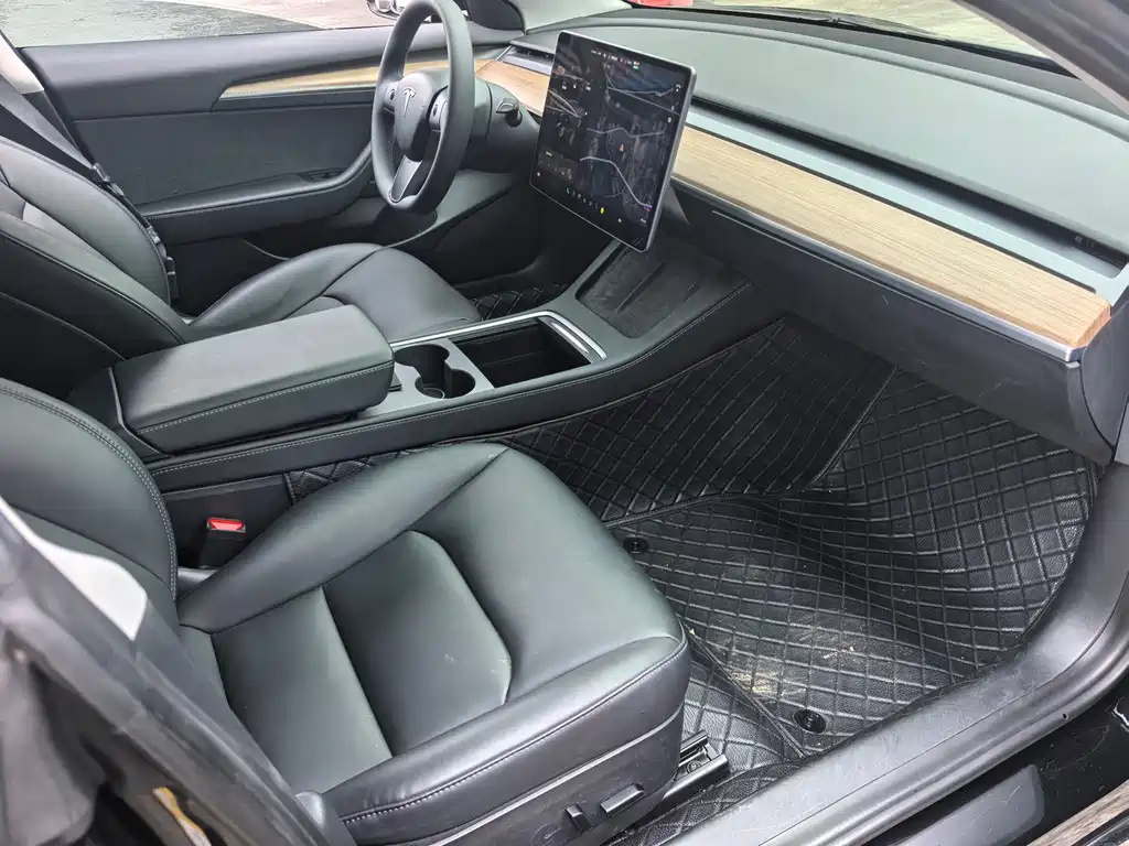 Tesla Model 3 — фото 4