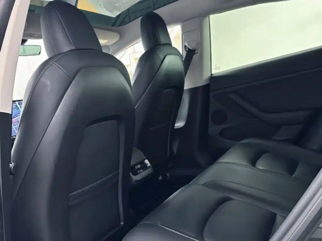 Tesla Model 3 — фото 16