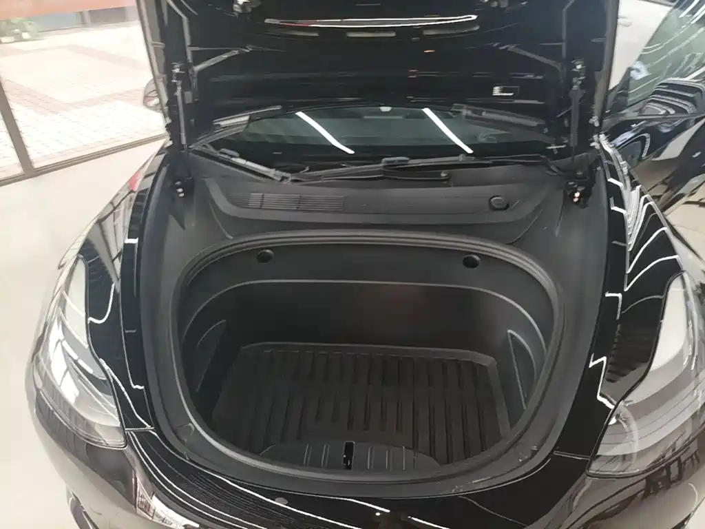 Tesla Model 3 — фото 10