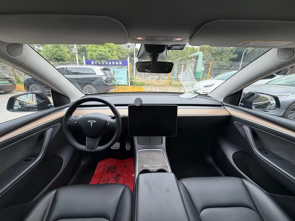 Tesla Model Y — фото 5