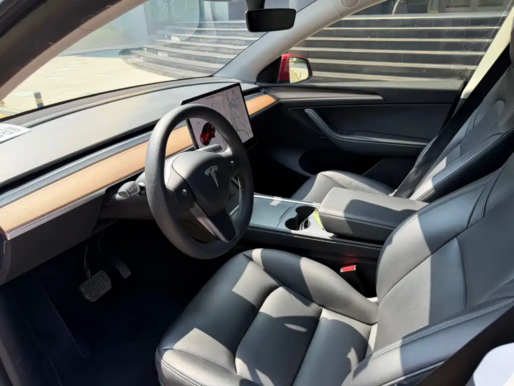 Tesla Model Y — фото 3
