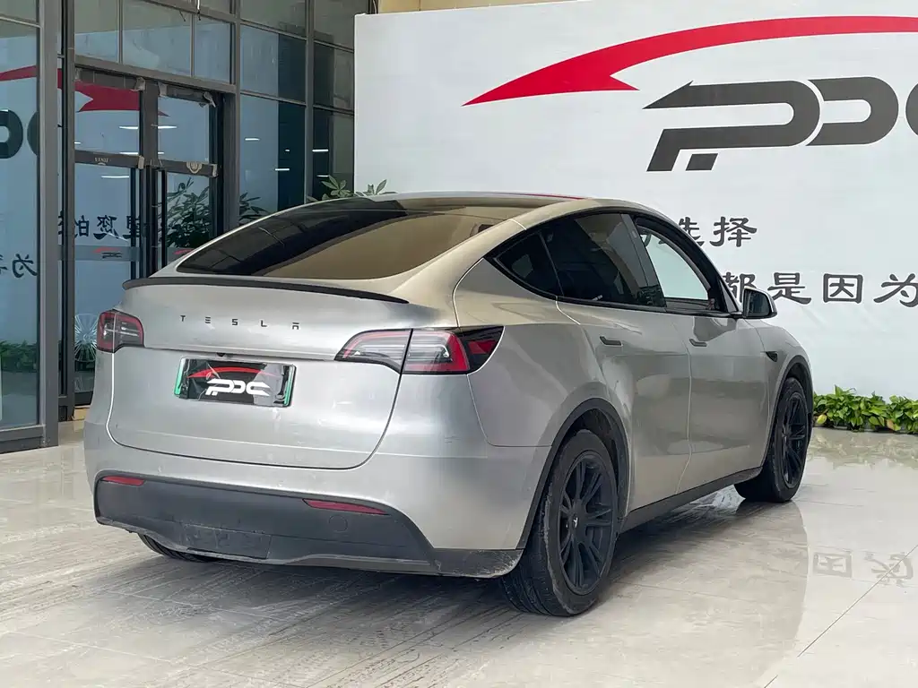 Tesla Model Y — фото 14