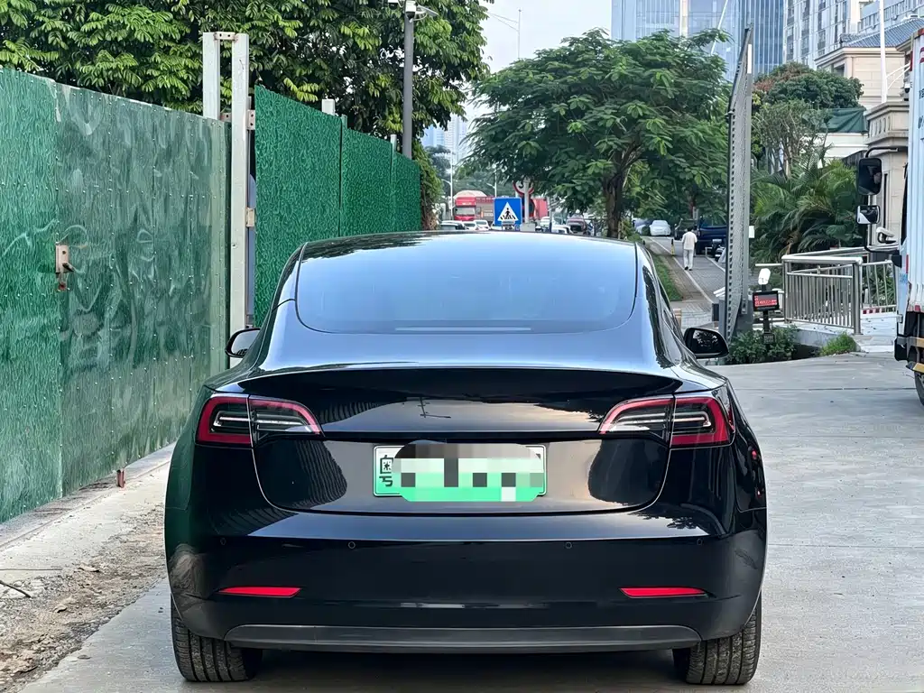 Tesla Model 3 — фото 8