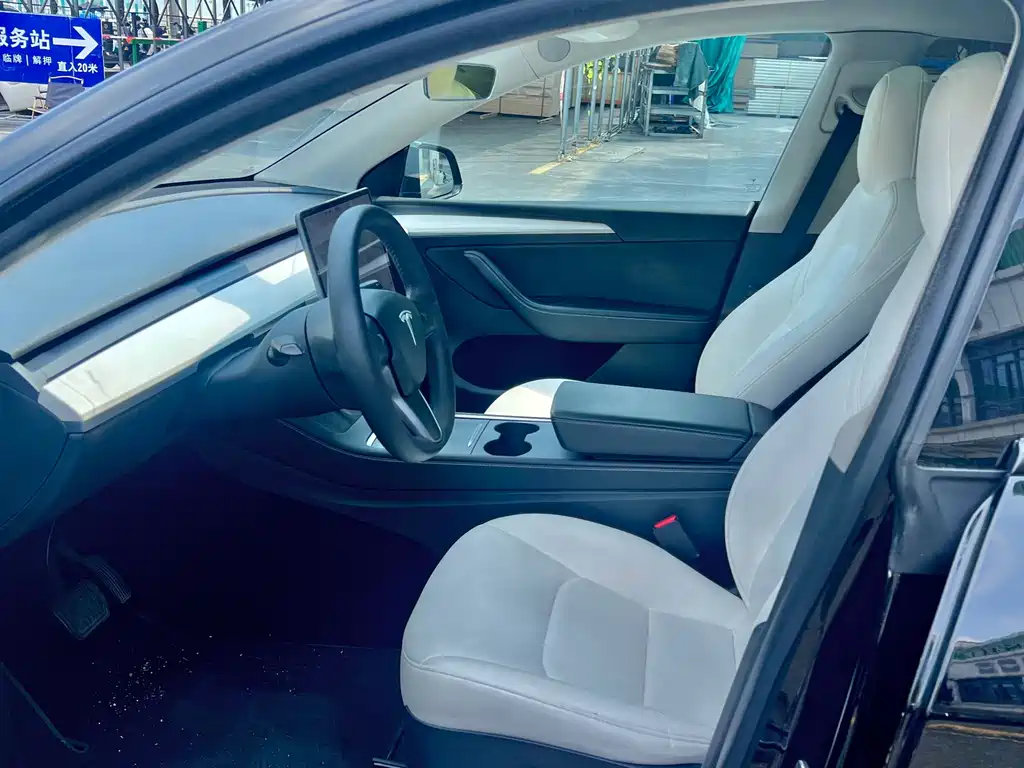 Tesla Model Y — фото 7