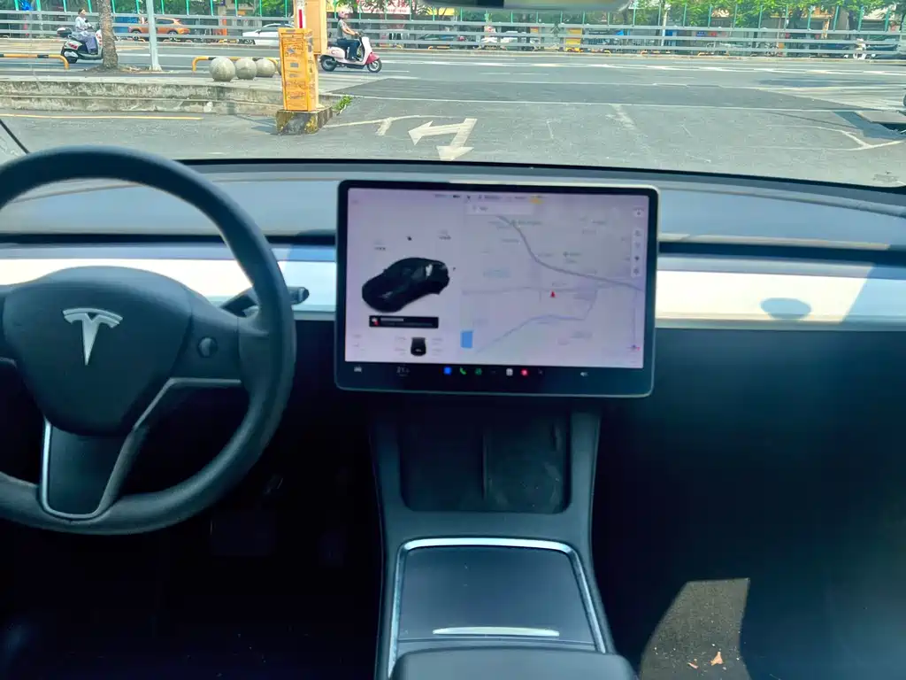 Tesla Model Y — фото 9