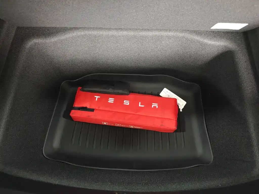 Tesla Model 3 — фото 13