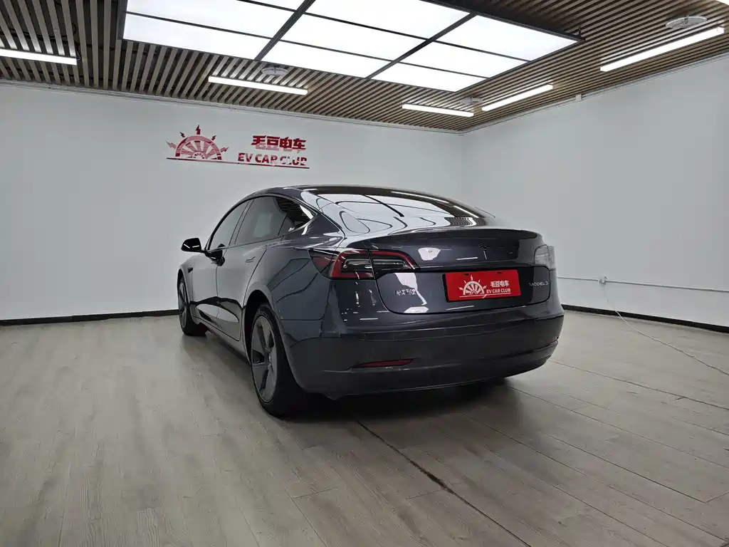 Tesla Model 3 — фото 4