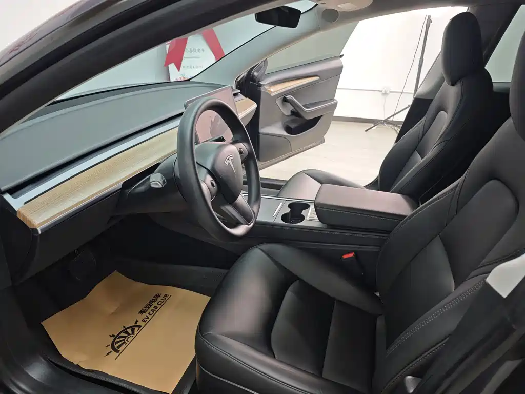 Tesla Model 3 — фото 10