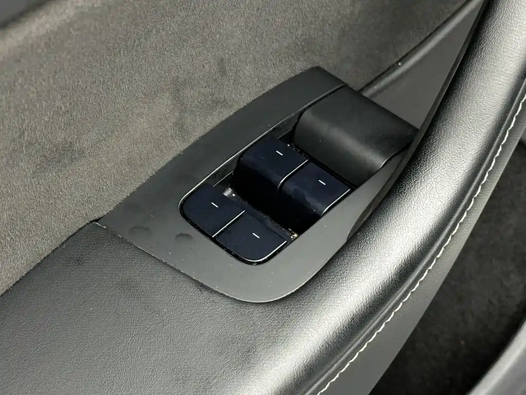 Tesla Model Y — фото 11