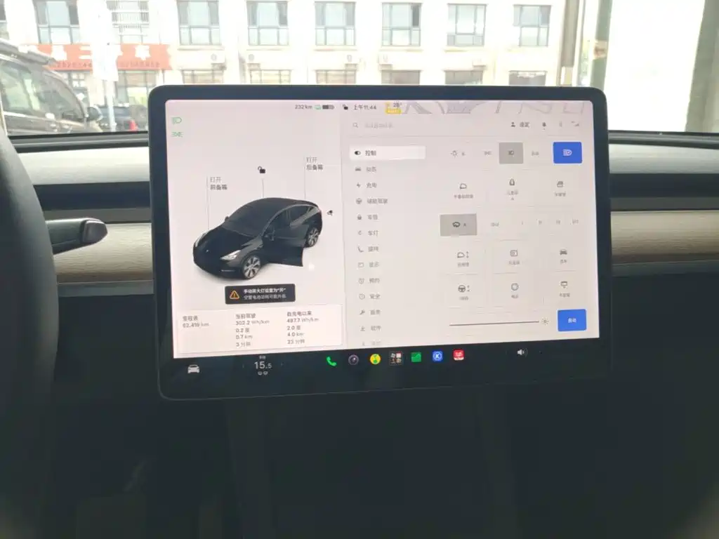 Tesla Model Y — фото 13