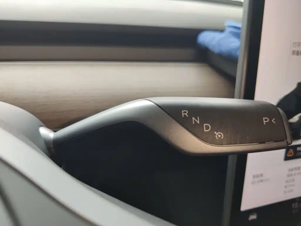 Tesla Model Y — фото 14