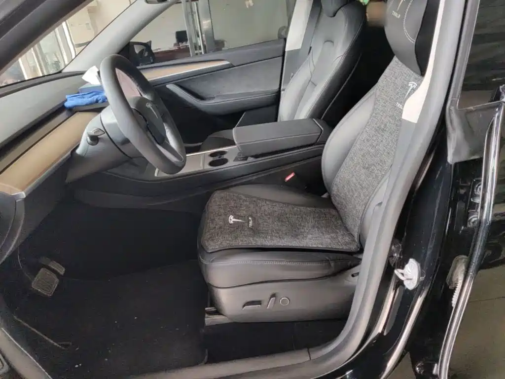 Tesla Model Y — фото 15