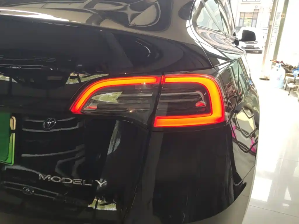Tesla Model Y — фото 8