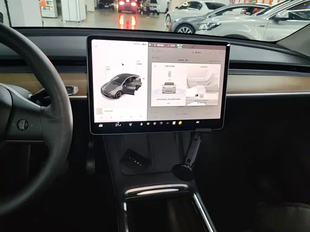 Tesla Model Y — фото 13