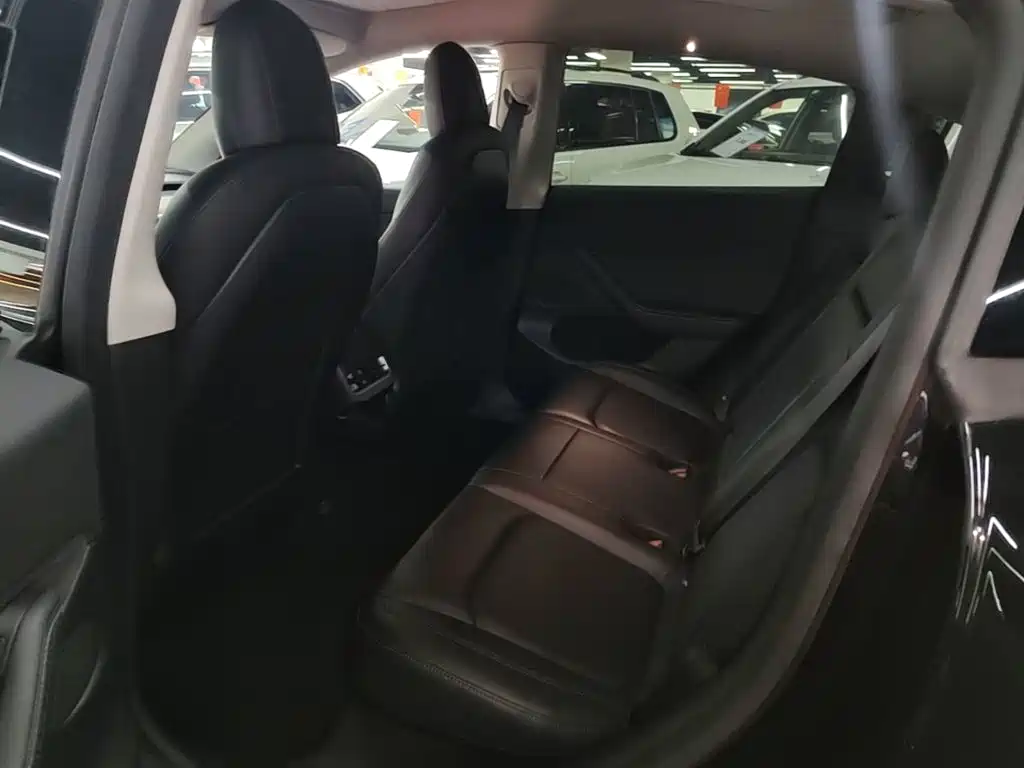 Tesla Model Y — фото 17