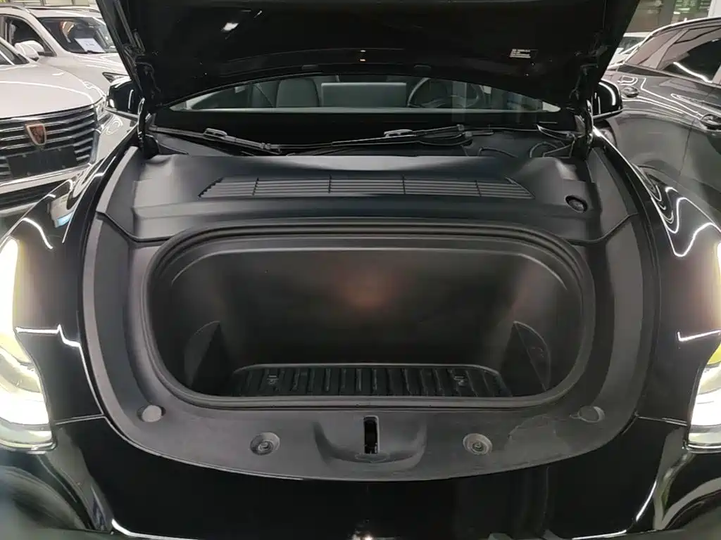 Tesla Model Y — фото 20