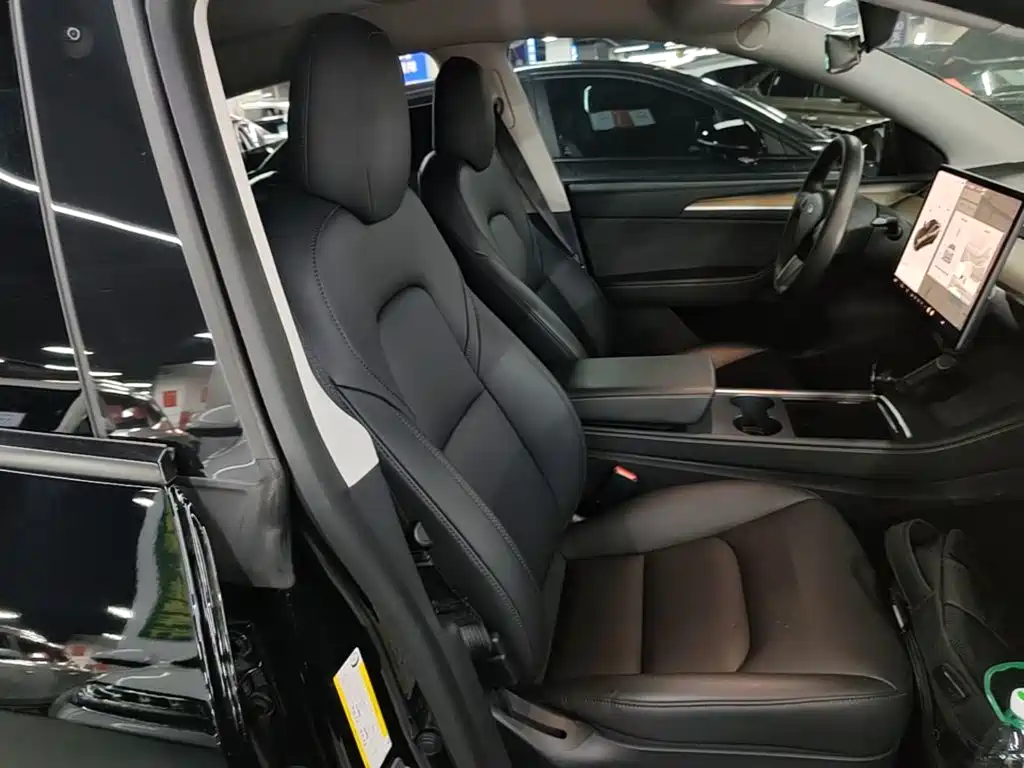 Tesla Model Y — фото 25