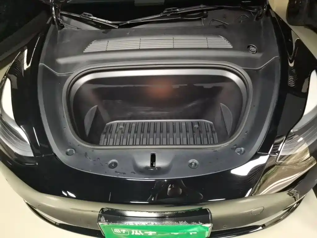 Tesla Model Y — фото 20