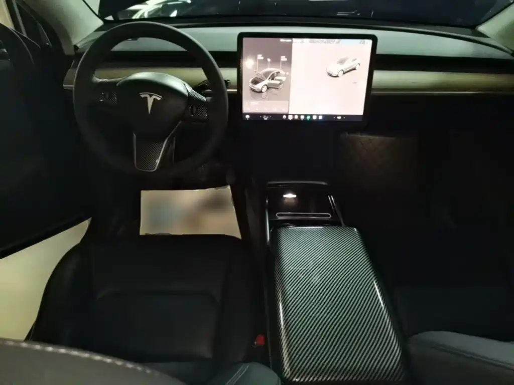 Tesla Model Y — фото 10
